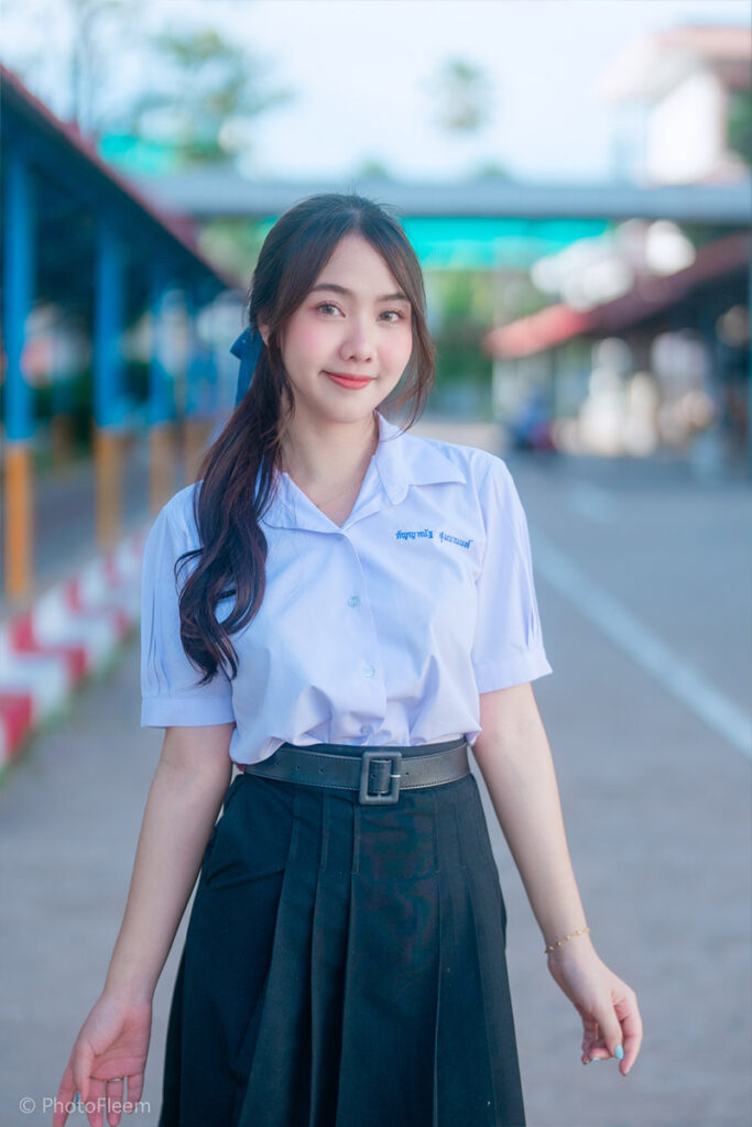 How To แต่งรูปโทนชุดนักเรียน สดใส ละมุน แอพ Lightroom